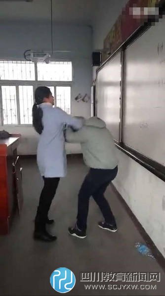 又見(jiàn)校園暴力！女中學(xué)生50秒內(nèi)被狂扇十