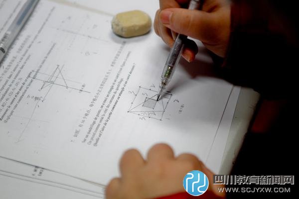 專家：應(yīng)適當(dāng)降低數(shù)學(xué)高考難度，讓學(xué)生