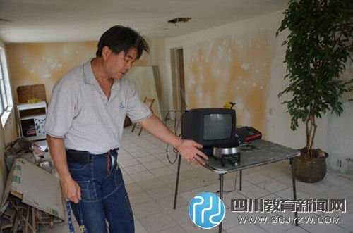 華人傅先生在拉朋地市購買額外獨(dú)立屋，偶然前來打理。不久前，他發(fā)現(xiàn)有無家可歸者闖入，準(zhǔn)備在這里長住。圖為闖入者的物品。(美國《世界日報》資料圖/啟鉻 攝)