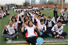 成都市實(shí)驗(yàn)中學(xué)拉歌比賽 展青春風(fēng)采