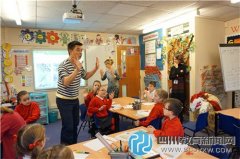 說漢字 學數(shù)學 少城小學老師參加中英教