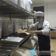 開學(xué)第一天，東城根街小學(xué)“陽光食堂”