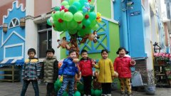快樂開學季 成都第三幼兒園孩子動手裝扮