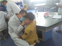  愛耳日 天涯石小學(xué)為學(xué)生免費(fèi)義診服務(wù)