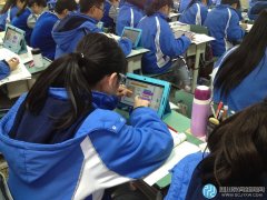 新都二中：“網(wǎng)班翻轉(zhuǎn)、年青教師匯報(bào)”