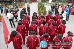 九里堤小學(xué)開展為烈士掃墓活動(dòng)