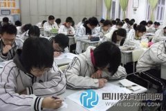 中學(xué)男生惡作?。⒓腊堇蠋煟?險被勸退