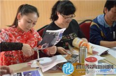 成都市行知小學(xué)開(kāi)展“藝術(shù)療愈之手貼畫