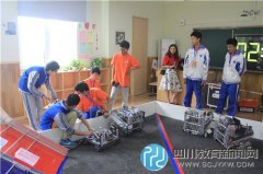 新都二中森系創(chuàng)客機(jī)器人戰(zhàn)隊(duì)再獲亞軍